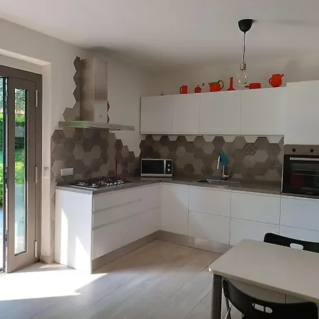 Immerso Nel Tra Laghi E Colline *